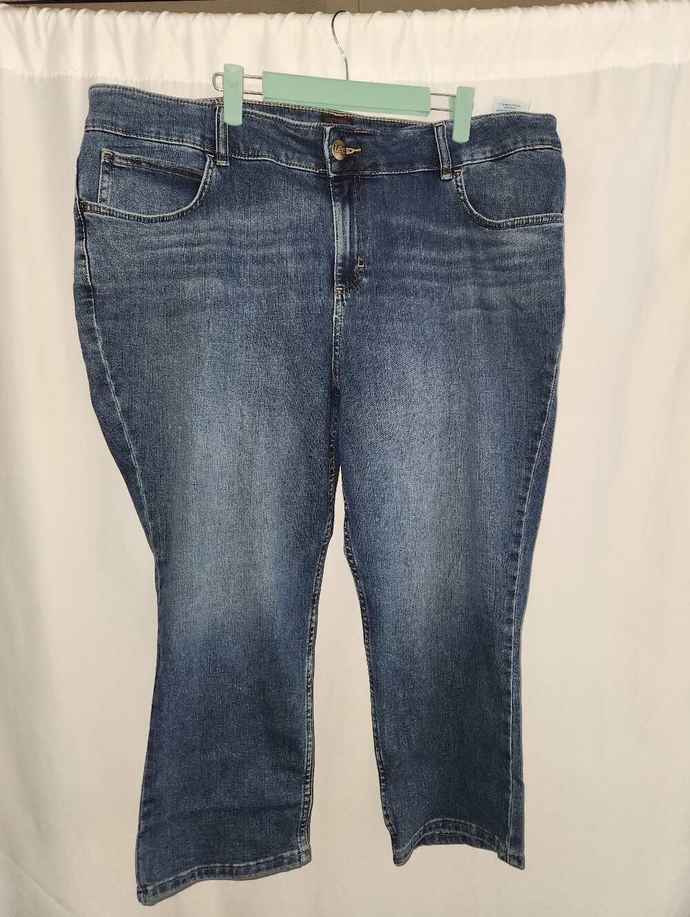 Lee Women's Medium Blue Capri Jeans #stretchy #flexible #durable #details